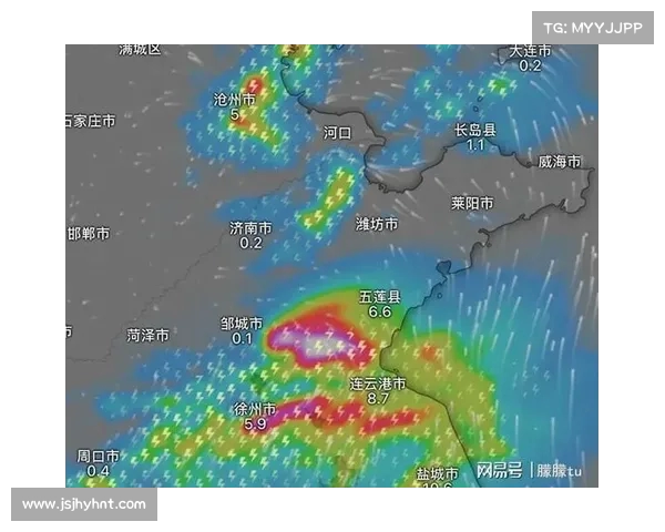 雷雨突袭赛场赛事中断 观众等待复赛时刻紧张万分